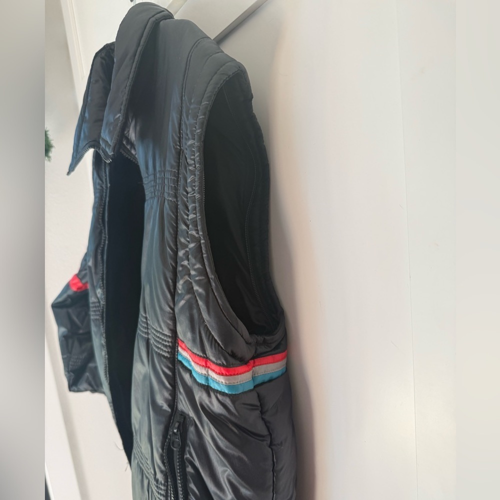 Vintage Alpine Black Puffer Jacket with Red and Green and Grey Stripes - Picture 13 of 13